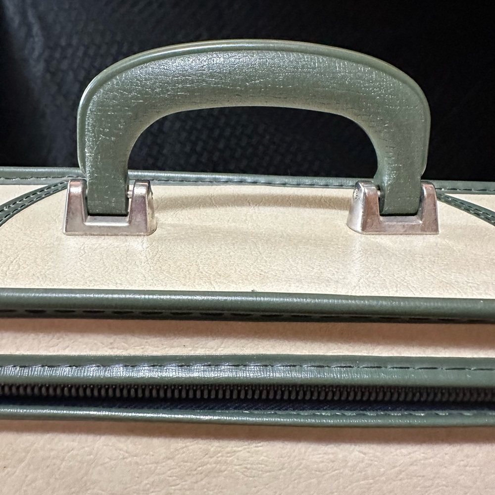 Vintage Grasshopper Suitcase Cream and Green Classic Soft Sided Stiff Frame MCM - Picture 16 of 16
